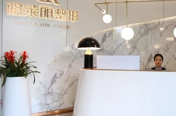 2024成都格萊麗做雙眼皮價(jià)格?醫(yī)生雙眼皮案例