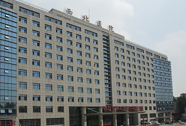 2024西安二院鼻骨矯正價(jià)格?鼻骨矯正手術(shù)有后遺癥嗎