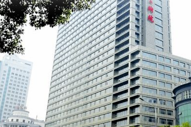 南昌大學第二附屬醫(yī)院激光近視大概多少錢?激光近視后遺癥