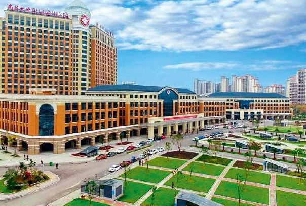 2024贛州市人民醫(yī)院雙眼皮手術(shù)多少錢?雙眼皮手術(shù)的危害