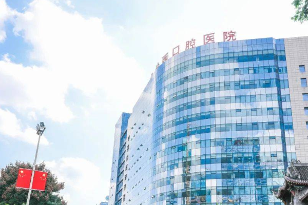 2024四川大學(xué)華西口腔醫(yī)院種植牙價格多少?種植牙案例分享