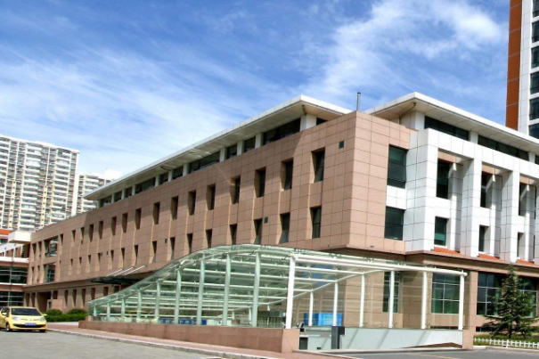 2024青島401醫(yī)院頜面外科貴嗎?頜面外科手術(shù)是大手術(shù)嗎