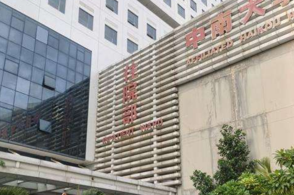 ?？谑腥嗣襻t(yī)院拔牙哪個醫(yī)生好?拔牙后多久可以種植