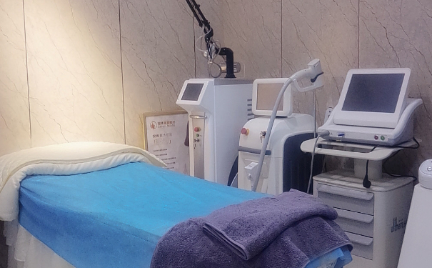 華中科技大學(xué)同濟(jì)醫(yī)學(xué)院醫(yī)院玻尿酸去法令紋術(shù)后三個月求美案例(效果怎么樣?技術(shù)特色)