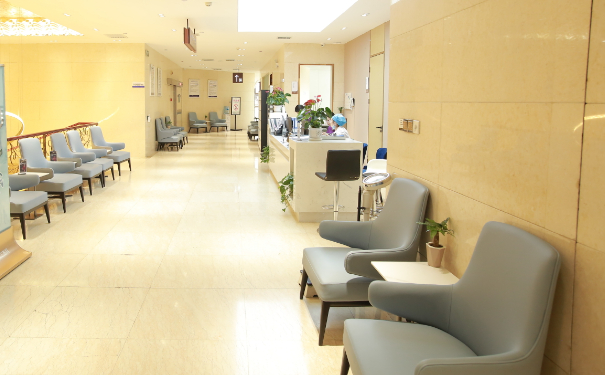 揚(yáng)州景區(qū)雷醫(yī)生整形外科門診部玻尿酸去川字紋收費(fèi)標(biāo)準(zhǔn)?技術(shù)級(jí)別怎么樣?