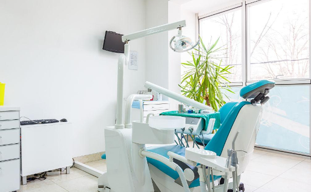 岳陽(yáng)愛(ài)思特醫(yī)療美容門診部植發(fā)半年術(shù)后案例反饋&費(fèi)用明細(xì)?