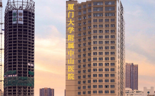 廈門大學(xué)附屬中山醫(yī)院蔡熙珉門牙矯正求美案例&費(fèi)用標(biāo)準(zhǔn)?