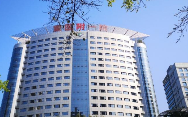 重慶醫(yī)科大學(xué)附屬第一醫(yī)院申霄腹部拉皮手術(shù)術(shù)后半年案例|技術(shù)評(píng)測(cè)怎么樣?疑問(wèn)解答